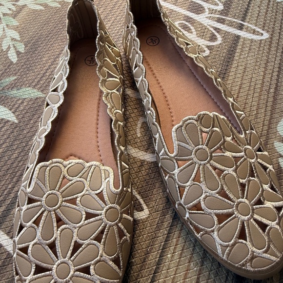 Shoes - Picture 1 of 3
